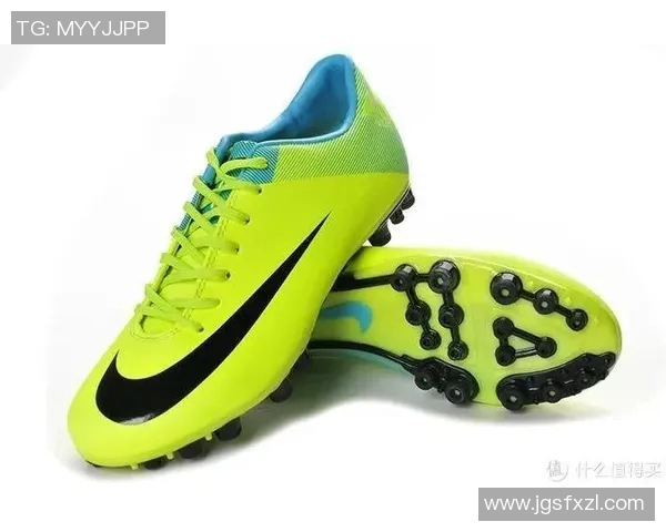 足球鞋踩人事件引发热议球场安全与运动精神的双重考验