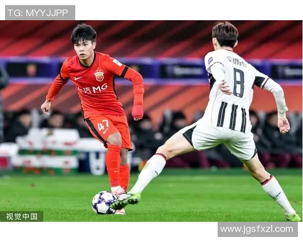 中国队迎战伊拉克队全力争胜期待精彩对决展现足球魅力与团队精神